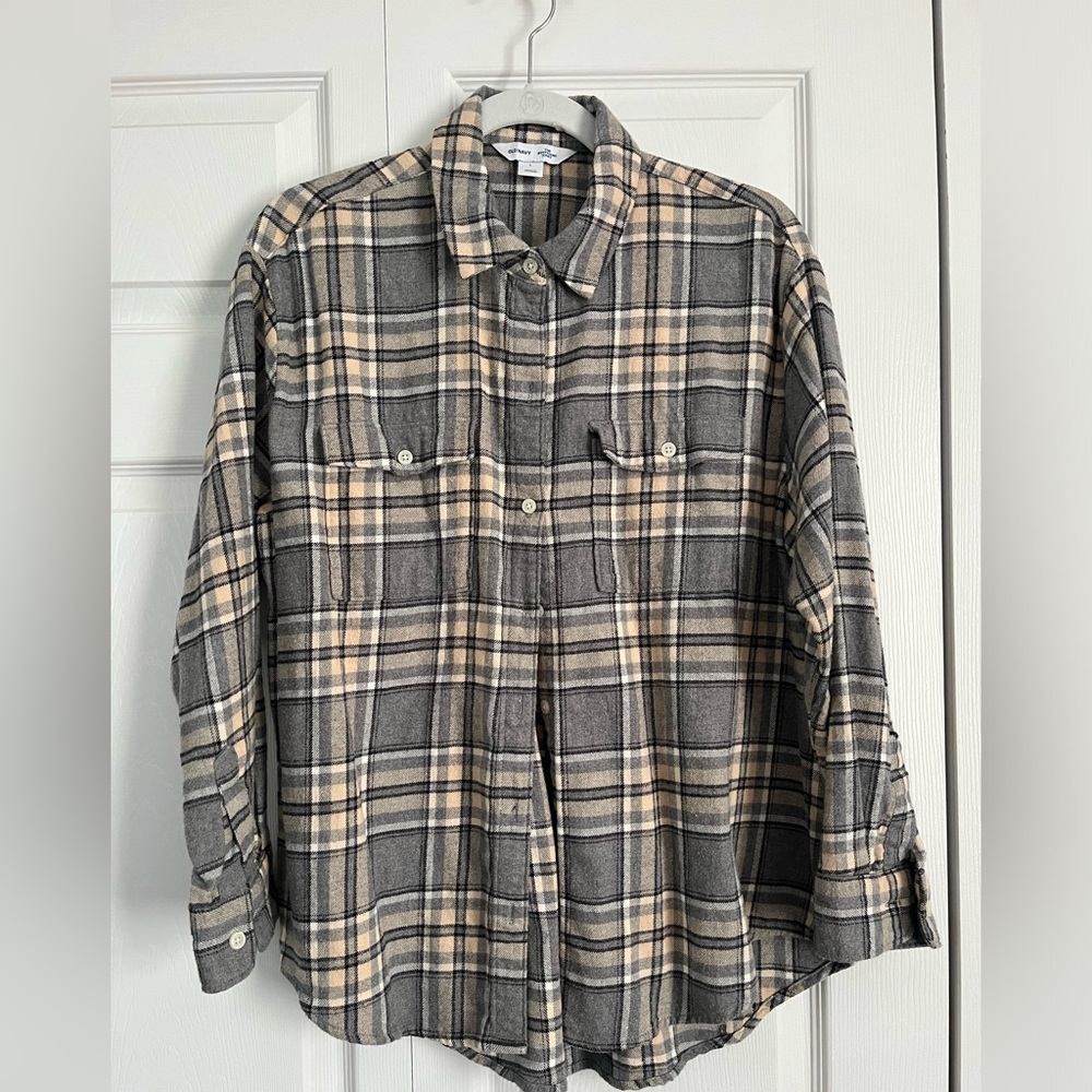 Old Navy. Womens - the Boyfriend shirt.